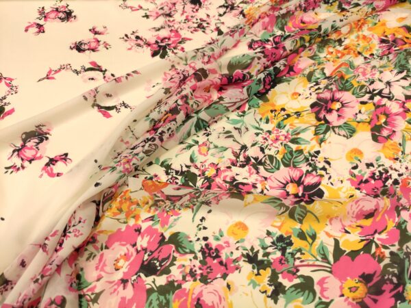 Tessuto Chiffon a fantasia motivo floreale bianco - fucsia