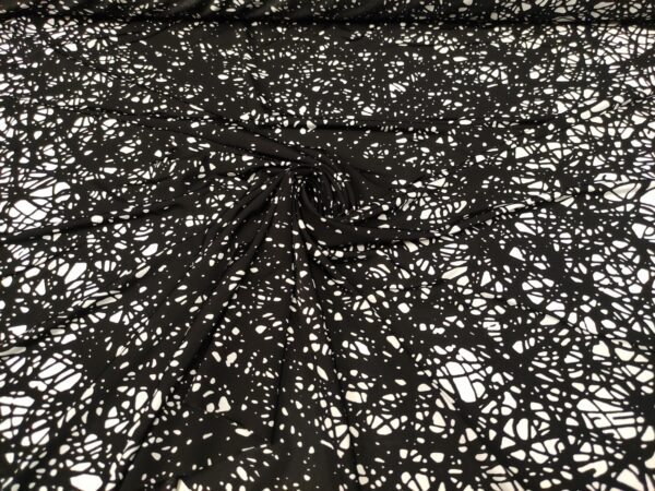 Tessuto jersey di viscosa a fantasia motivo astratto bianco - nero