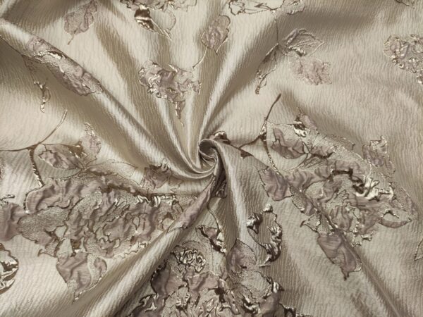 Tessuto Broccato in seta motivo floreale oro