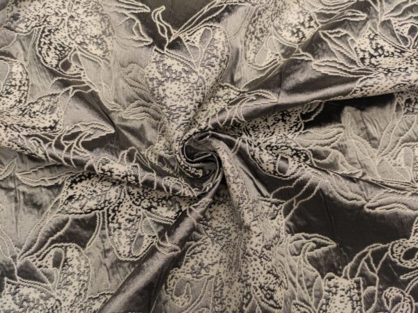 Tessuto Broccato in seta motivo floreale grigio