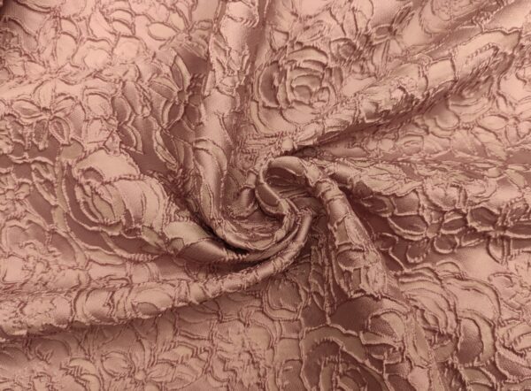 Tessuto Broccato in seta motivo floreale rosa antico