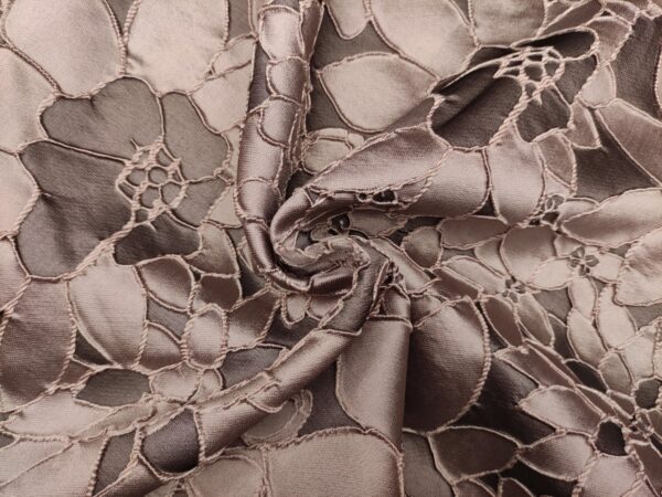 Tessuto Broccato in seta motivo floreale rosa scuro