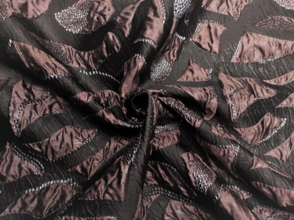 Tessuto Broccato in seta motivo astratto rosa antico - argento - nero