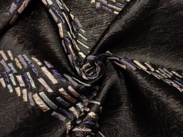 Tessuto Broccato in seta motivo astratto nero - lilla - oro