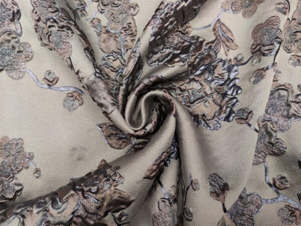 Tessuto Broccato in seta motivo floreale celeste - panna