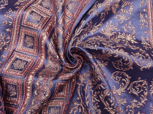 Tessuto Broccato in seta motivo floreale barocco very peri - rosa