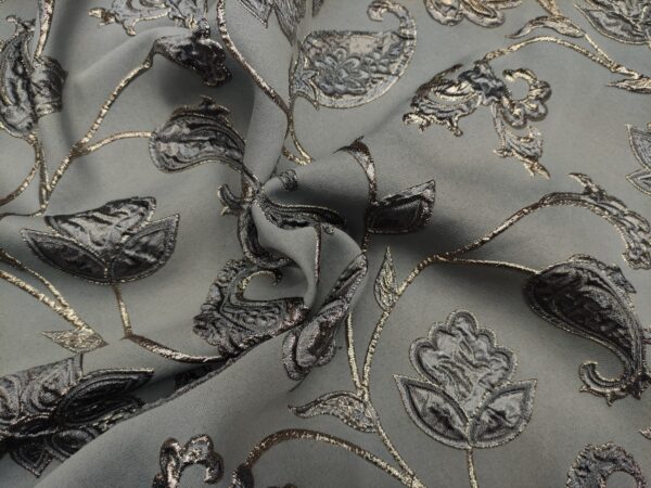 Tessuto Broccato in seta motivo floreale barocco grigio