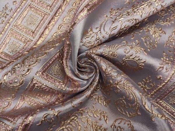 Tessuto Broccato in seta motivo floreale barocco oro - rosa