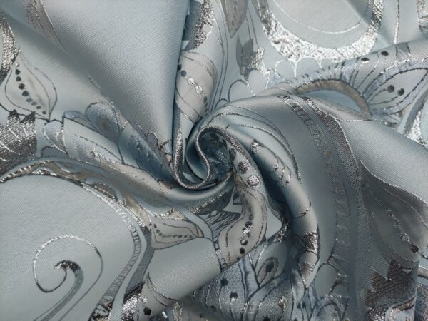 Tessuto Broccato in seta motivo floreale cashmere celeste polvere - argento