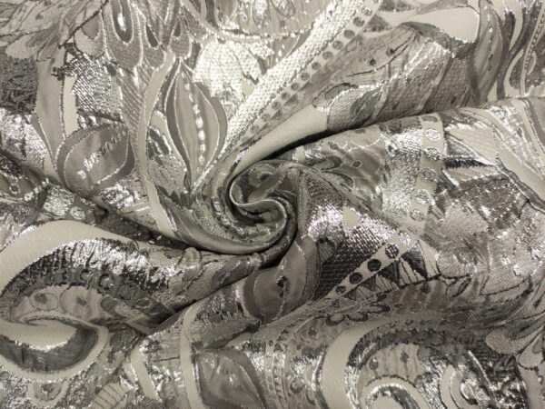 Tessuto Broccato in seta motivo floreale cashmere grigio - argento - oro