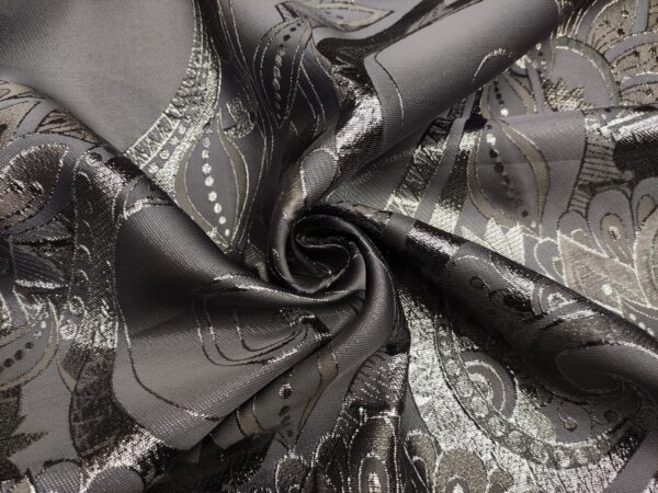 Tessuto Broccato in seta motivo floreale cashmere grigio - argento