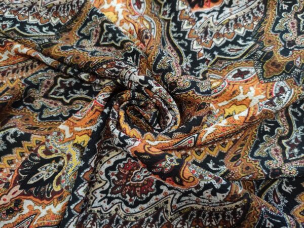 Tessuto Crepe a fantasia motivo floreale cashmere ocra - arancione - nero