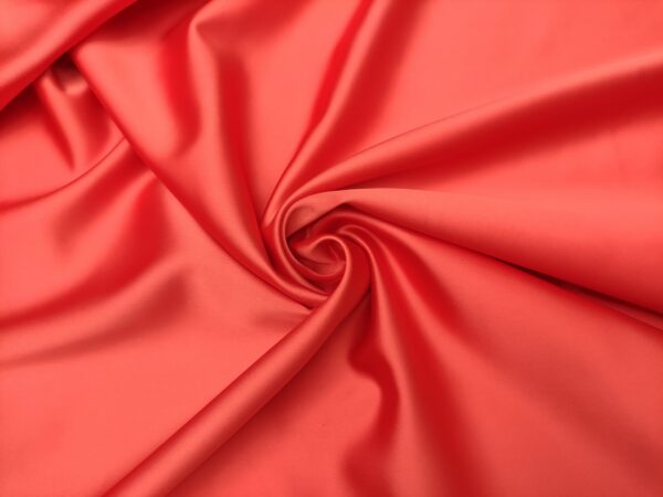 Tessuto Duchesse elasticizzato in tinta unita corallo