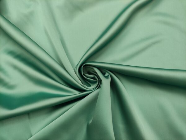 Tessuto Duchesse elasticizzato in tinta unita verde menta