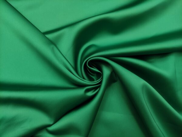 Tessuto Duchesse elasticizzato in tinta unita verde prato