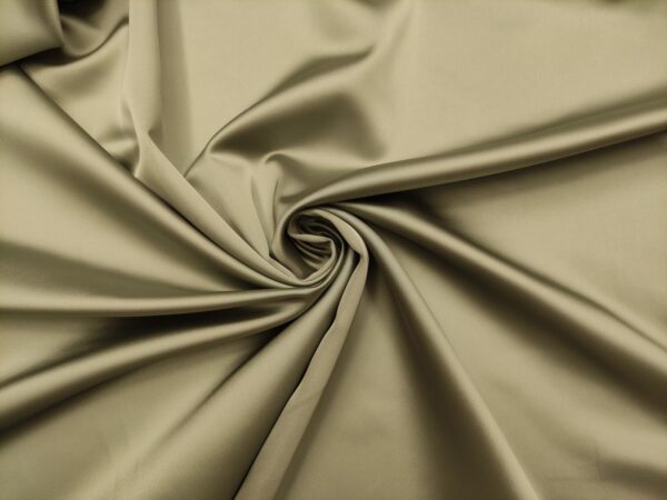 Tessuto Duchesse elasticizzato in tinta unita verde salvia