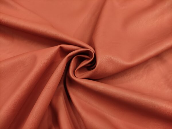 Tessuto Ecopelle per abbigliamento tinta unita rosa salmone