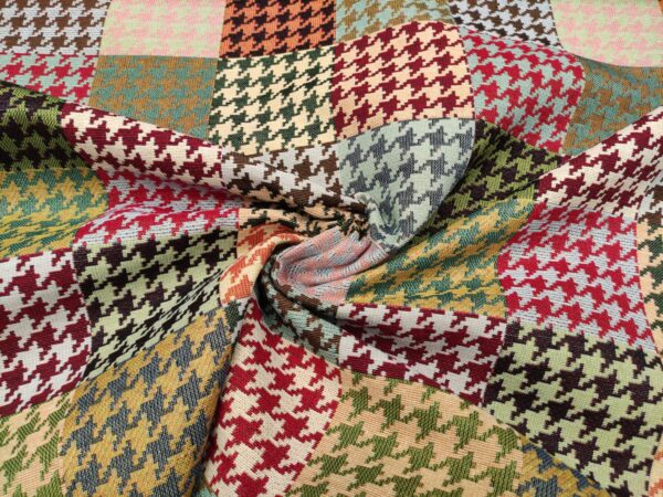 Tessuto Gobelin a fantasia motivo pied de poule beige - rosso - verde carta da zucchero