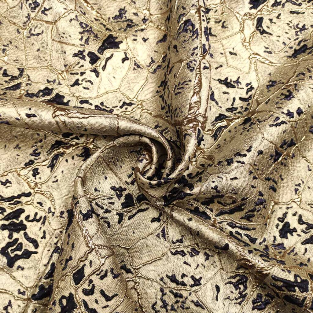 Foulard In Seta GUESS Karnilla Con Logo Allover, Colore Beige, 53x53 Cm, Elegante E Versatile