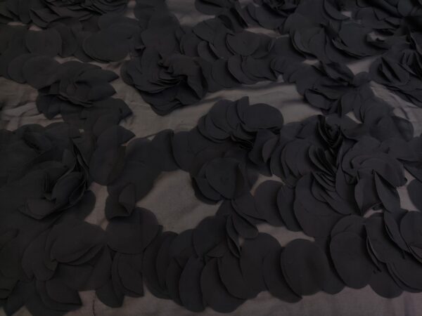 Tessuto chiffon ricamato con fiori in 3D nero