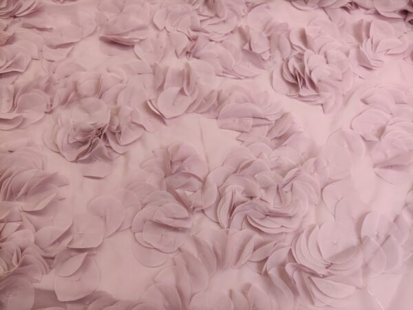Tessuto chiffon ricamato con fiori in 3D rosa antico