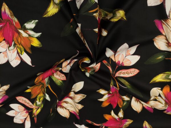 Tessuto Cotone a fantasia motivo floreale fondo nero