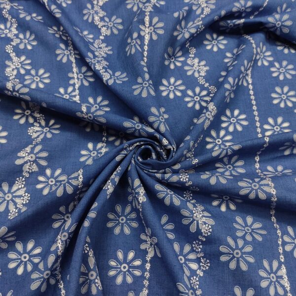 Tessuto Cotone leggero ricamato a fantasia motivo floreale blu navy