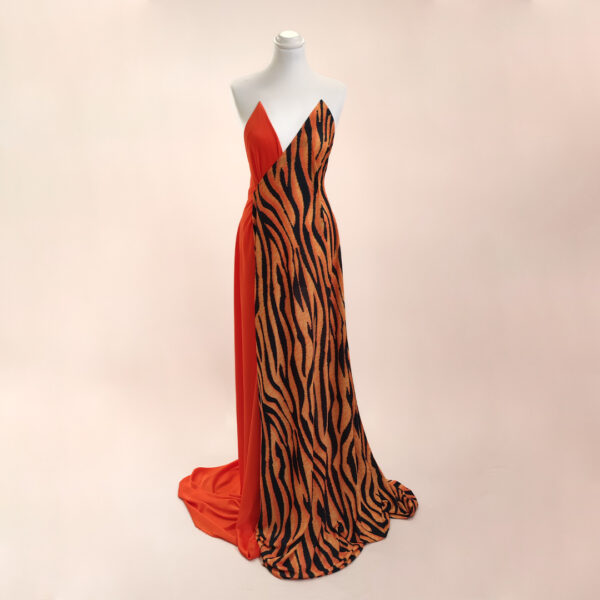 Tessuto Crepe a fantasia motivo animalier arancione - nero