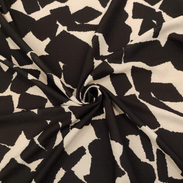Tessuto Crepe elasticizzato a fantasia motivo astratto bianco - nero