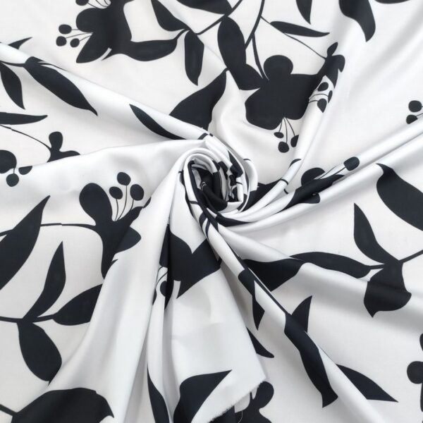 Tessuto Crepe a fantasia motivo floreale nero - bianco