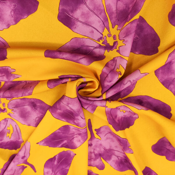 Tessuto Crepe elasticizzato a fantasia motivo floreale giallo - viola