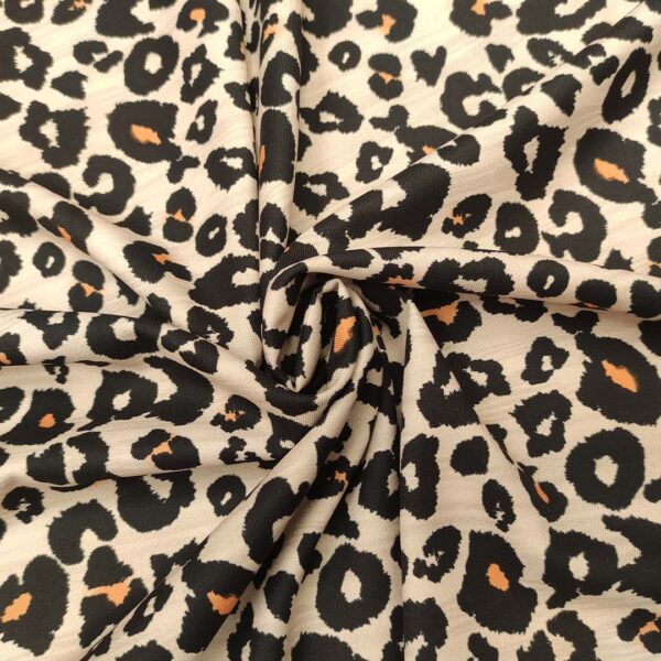 Tessuto Crepe elasticizzato a fantasia motivo animalier beige - nero