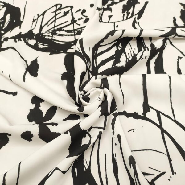 Tessuto Crepe elasticizzato a fantasia motivo astratto bianco - nero