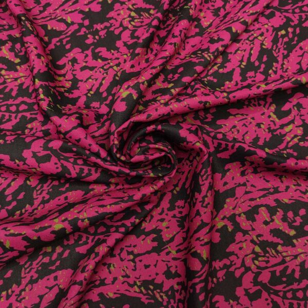 Tessuto Crepe elasticizzato a fantasia motivo astratto fucsia - nero