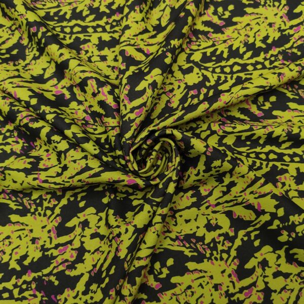 Tessuto Crepe elasticizzato a fantasia motivo astratto verde acido - nero