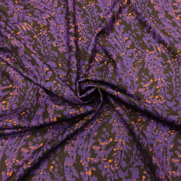 Tessuto Crepe elasticizzato a fantasia motivo astratto viola - nero