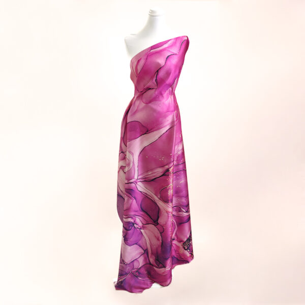 Tessuto Duchesse a fantasia motivo astratto fucsia - viola