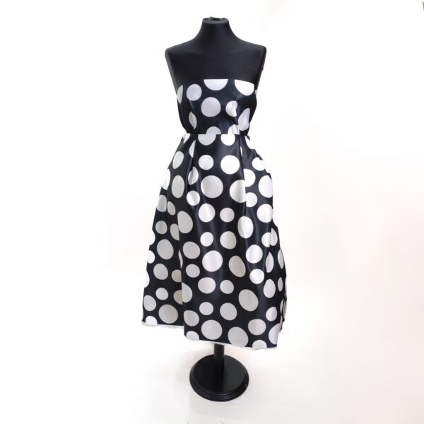 Tessuto Duchesse a fantasia motivo pois bianco - nero