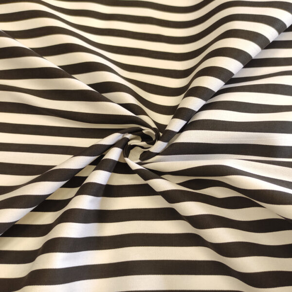 Tessuto Gabardine di Cotone a fantasia motivo rigato nero - bianco