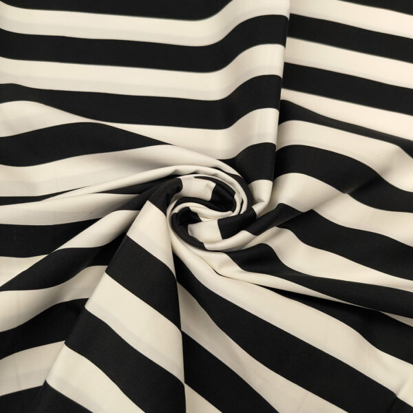 Tessuto Gabardine di Cotone a fantasia motivo rigato nero - bianco