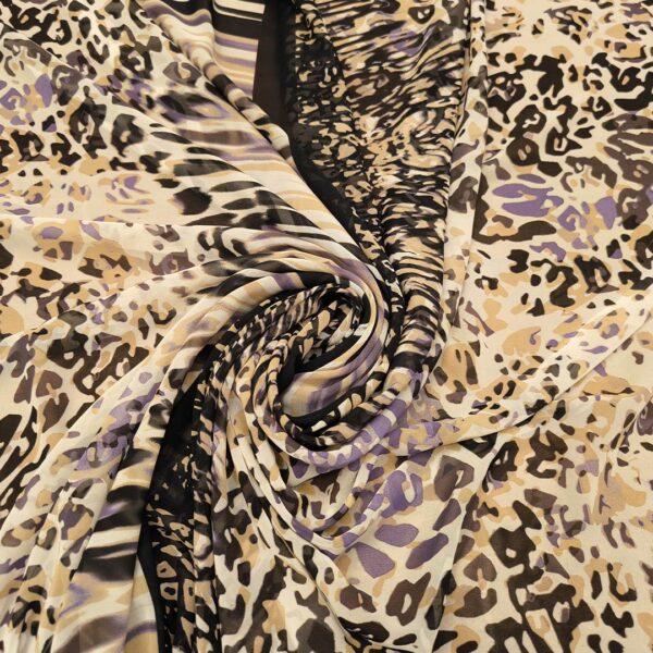 Tessuto Georgette a fantasia motivo animalier panna - lilla - nero