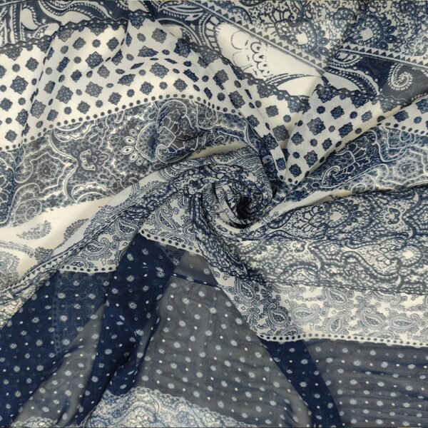 Tessuto Georgette a fantasia motivo etnico bianco - blu