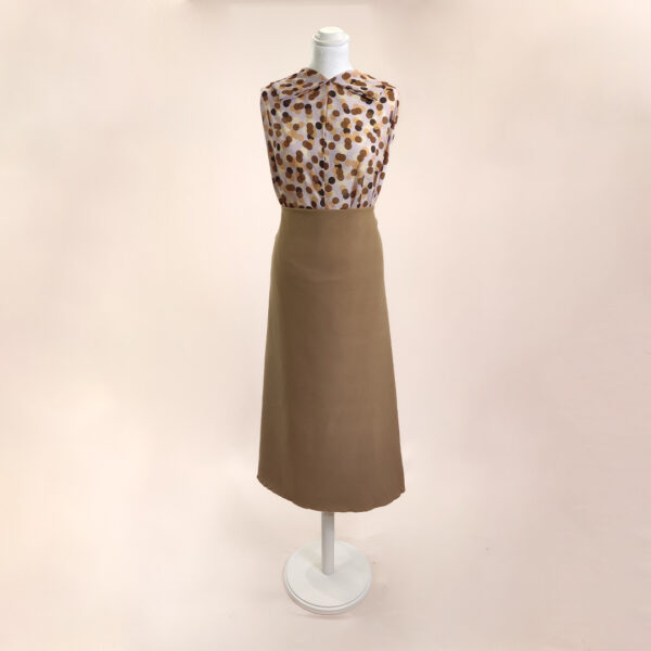 Tessuto Georgette a fantasia abbinato a Tessuto Cady elasticizzato in tinta unita beige