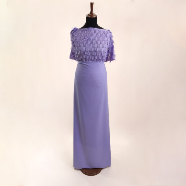 Tessuto Georgette con frange in tinta unita lilla abbinato a Tessuto crepe morbido Lilla