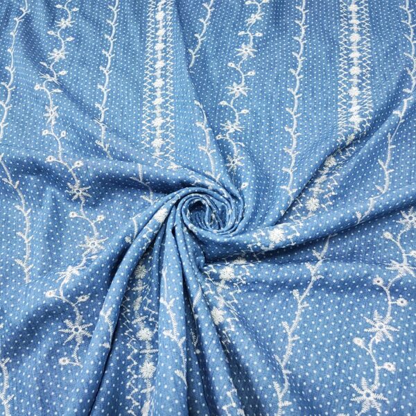 Tessuto Jeans Chambray ricamato motivo floreale celeste - panna