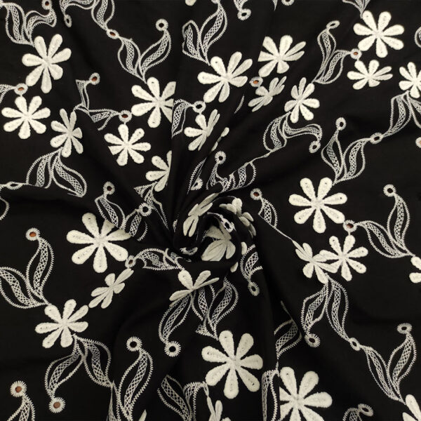 Tessuto Mussola di Cotone ricamato doppio smerlo motivo floreale nero bianco