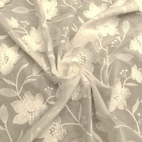 Tessuto Mussola di Cotone ricamato motivo floreale bianco seta