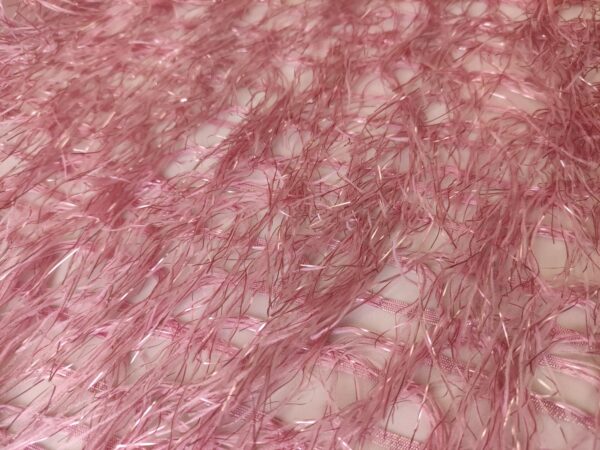 Tessuto organza con frange lurex rosa