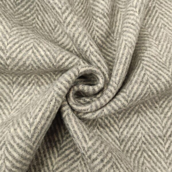 Tessuto per cappotto motivo spigato grigio - bianco