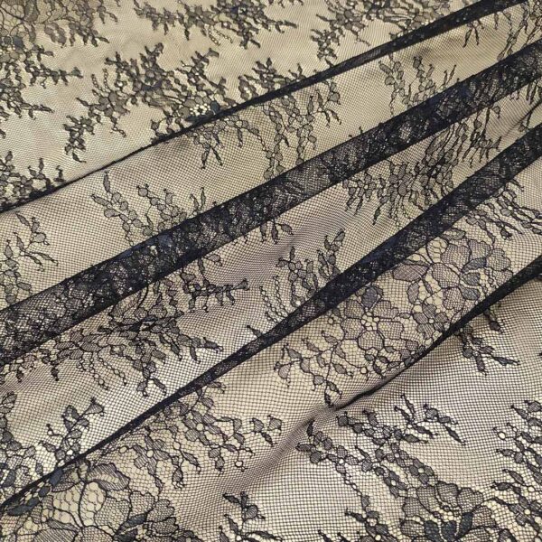 Tessuto pizzo chantilly motivo floreale blu notte